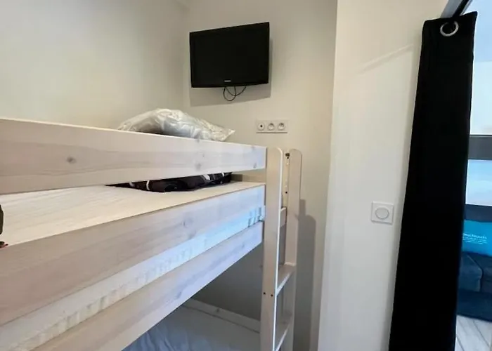 4 People Parking And Lägenhet *